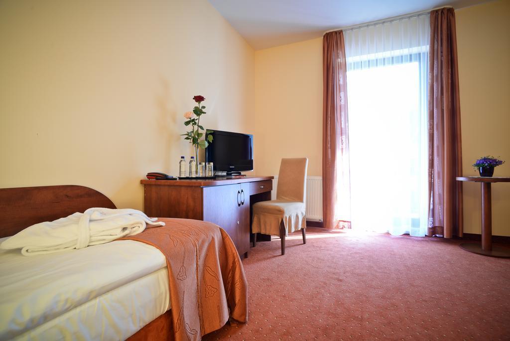 Hotel Venus Kolbudy Exteriör bild