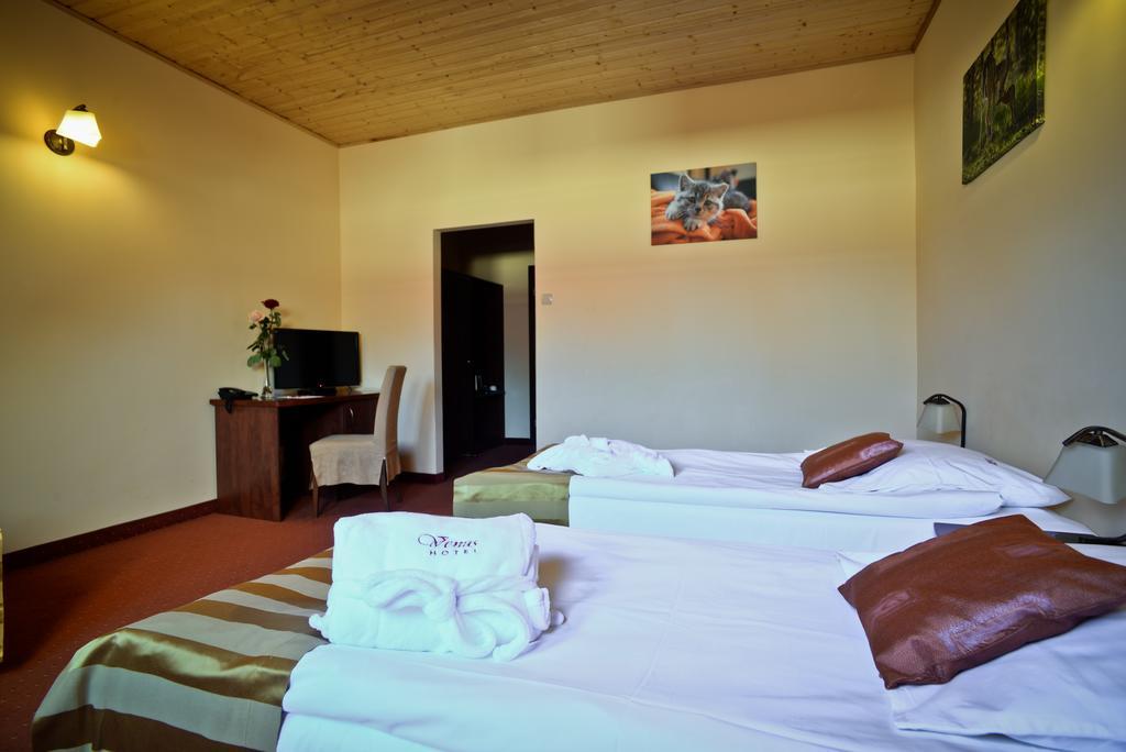 Hotel Venus Kolbudy Exteriör bild